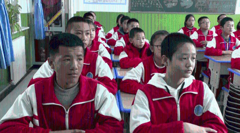 弟妹把闲钱放在银行里，也不借给家人，这么做对吗？游戏画面